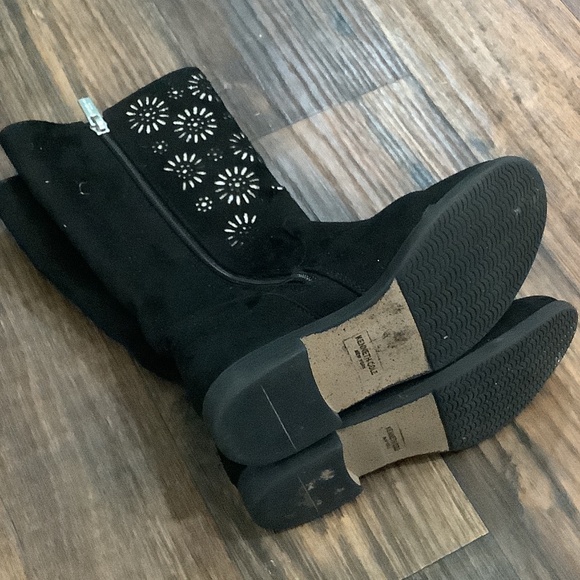 Kenneth Cole New York tall suede boots Kennedy Chop w/ sparkly flowers.  Sz 13 - Picture 4 of 5